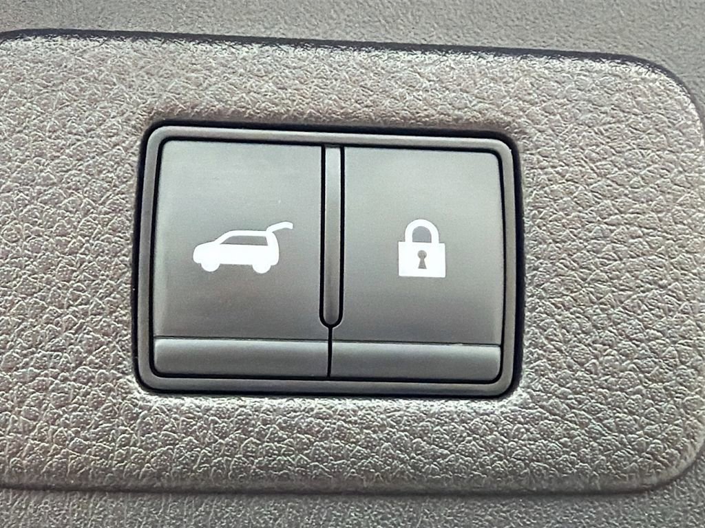 Used 2024 Nissan Armada SL image 14