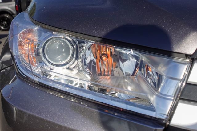 Used 2017 Toyota Highlander XLE image 3