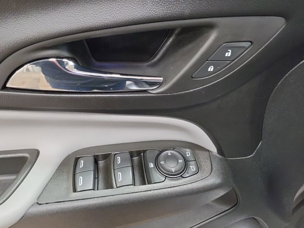 Certified 2023 Chevrolet Equinox LS FWD image 19