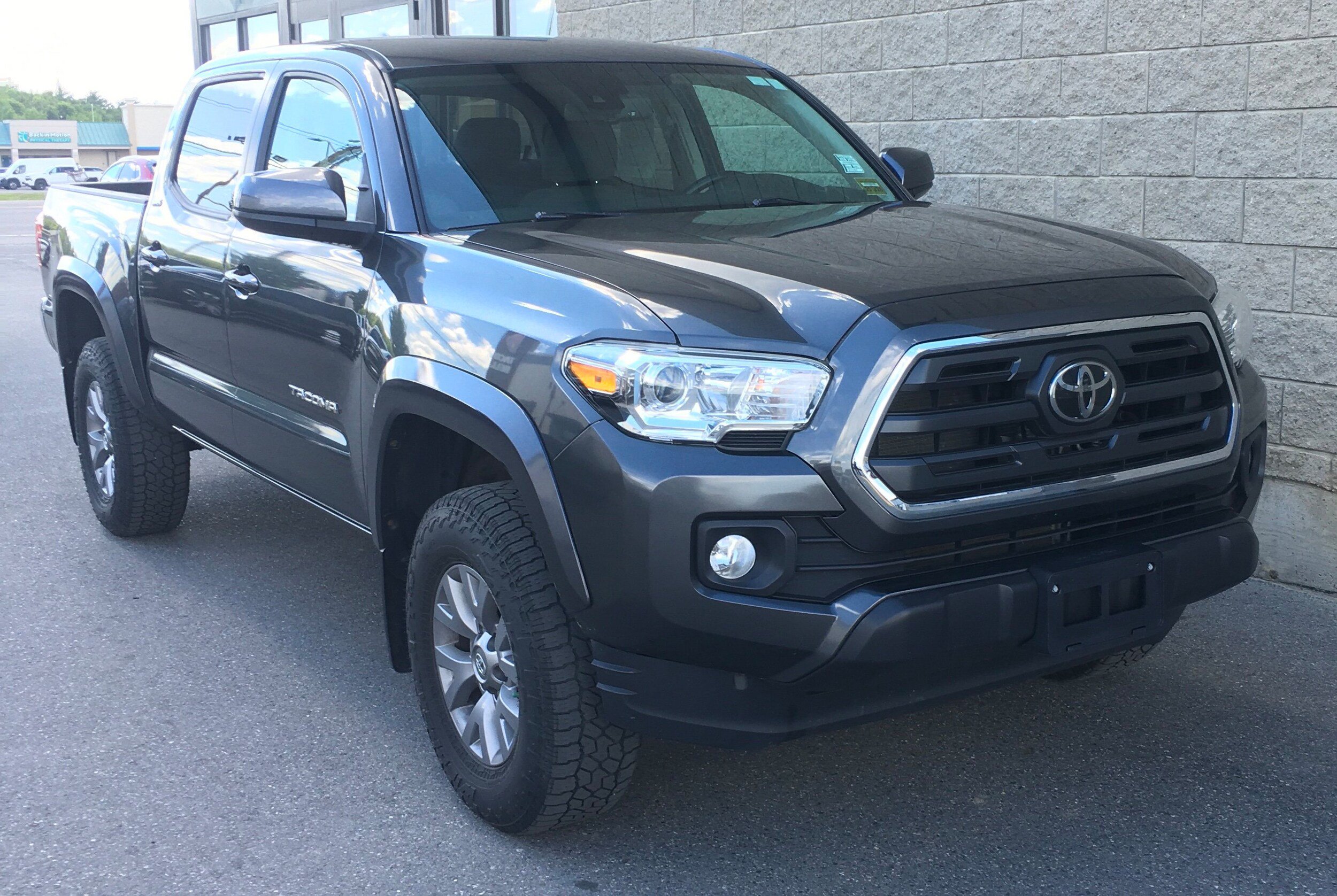 Used 2019 Toyota Tacoma SR5 AWD/4WD image 1