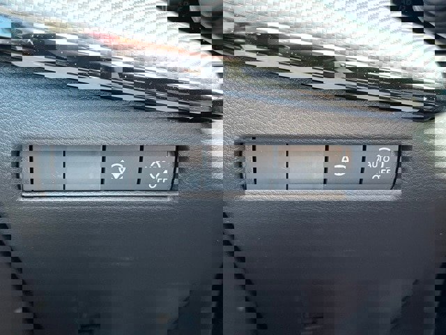 New 2025 Nissan Kicks SR image 27