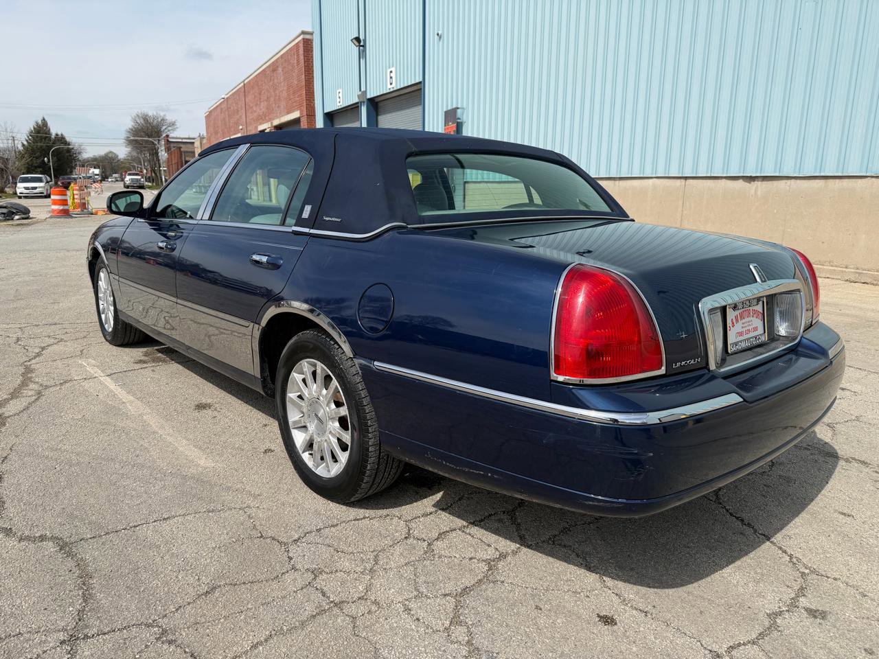 Used 2007 Lincoln Town Car Signature RWD image 11