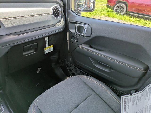 New 2025 Jeep Wrangler Unlimited Sahara AWD/4WD image 16