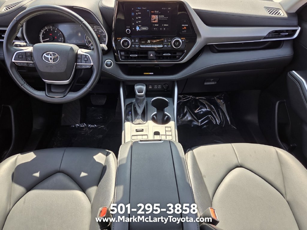 Used 2025 Toyota Highlander XLE AWD/4WD image 12