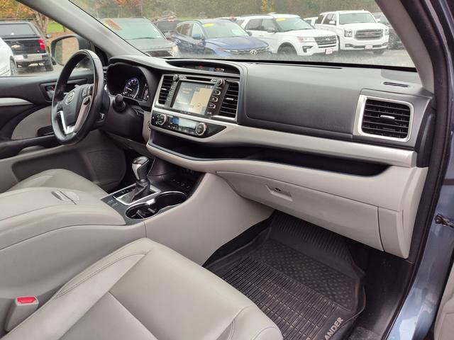 Used 2017 Toyota Highlander XLE AWD/4WD image 20