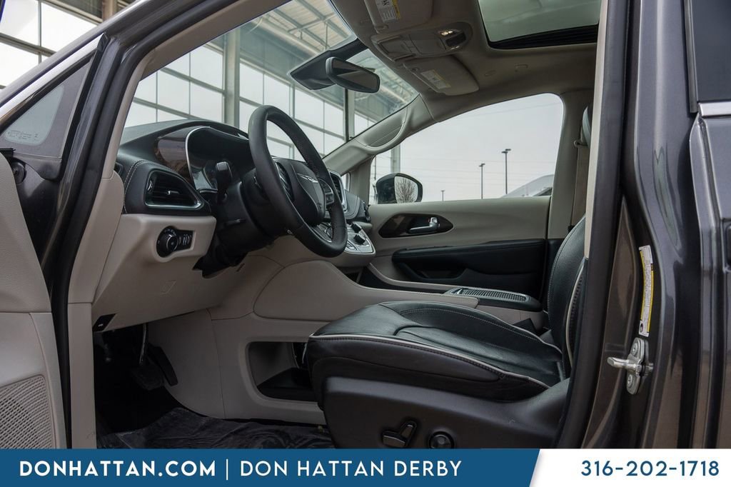 Used 2023 Chrysler Pacifica Limited image 39