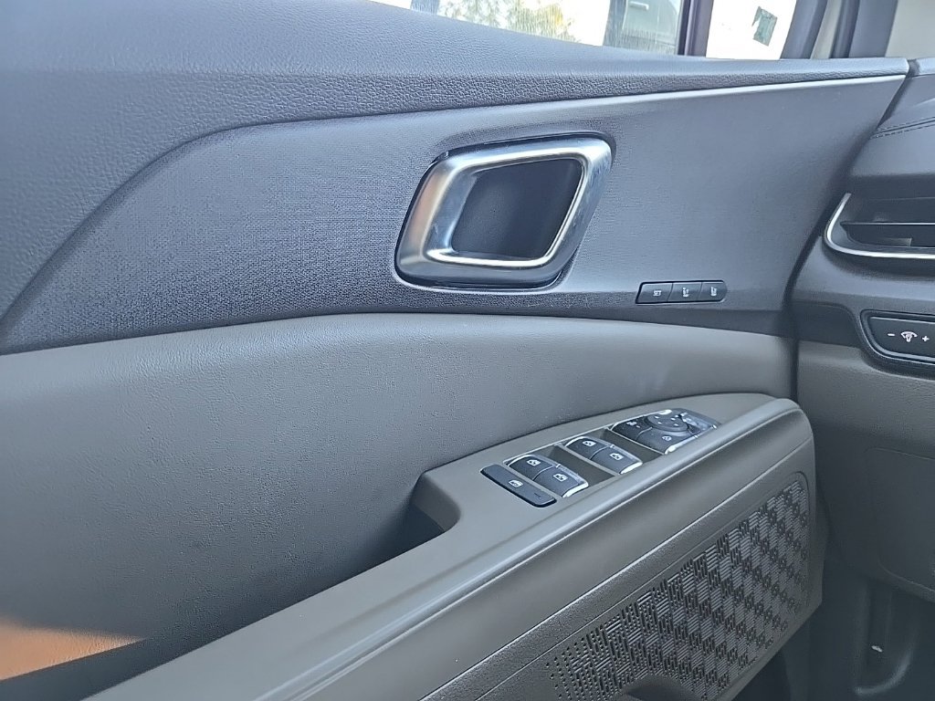Certified 2026 Kia Carnival EX FWD image 19