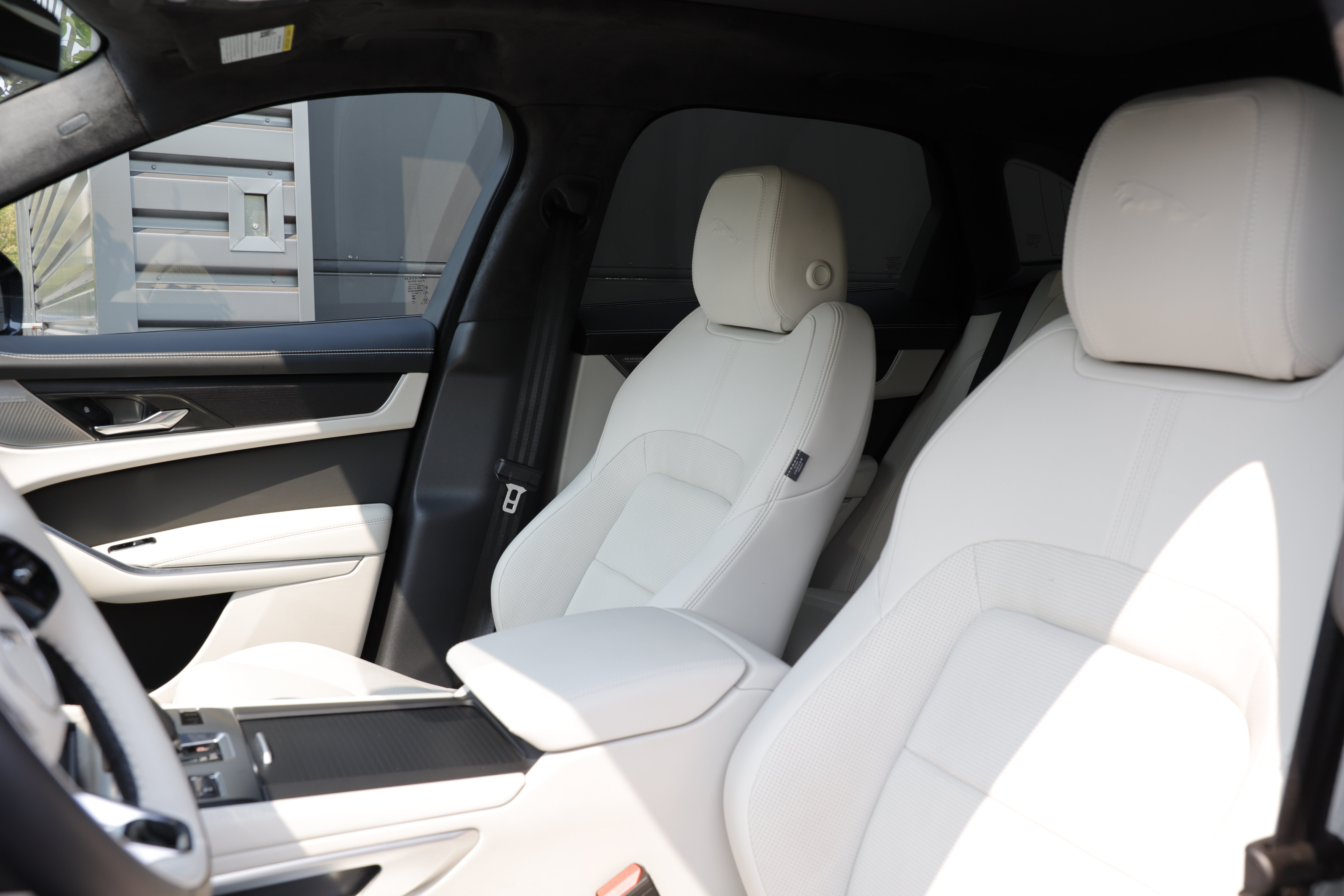 Certified 2026 Jaguar F-PACE R-Dynamic S AWD/4WD image 18