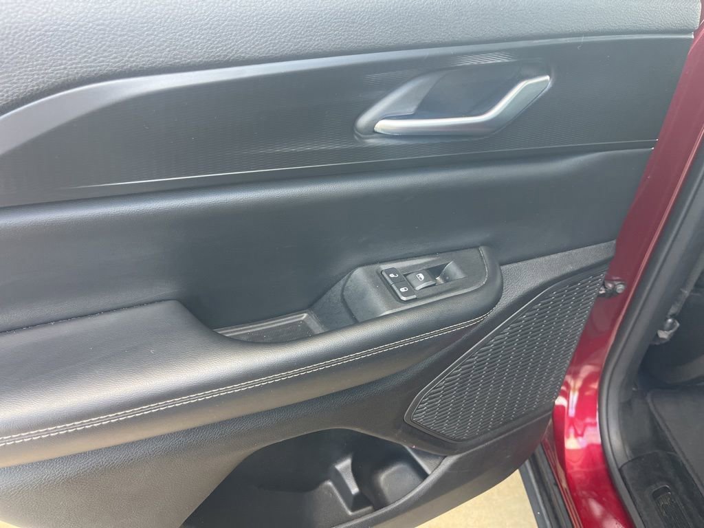 Used 2023 Jeep Grand Cherokee Laredo image 32