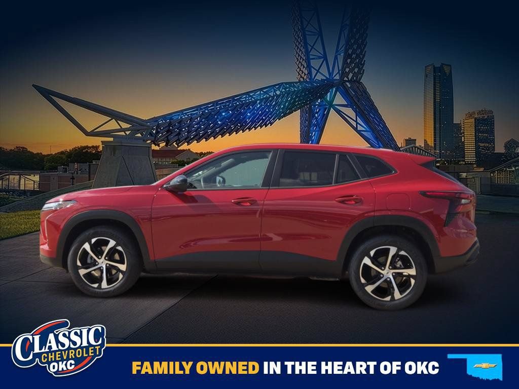Used 2026 Chevrolet Trax RS w/ Sunroof Package FWD image 4