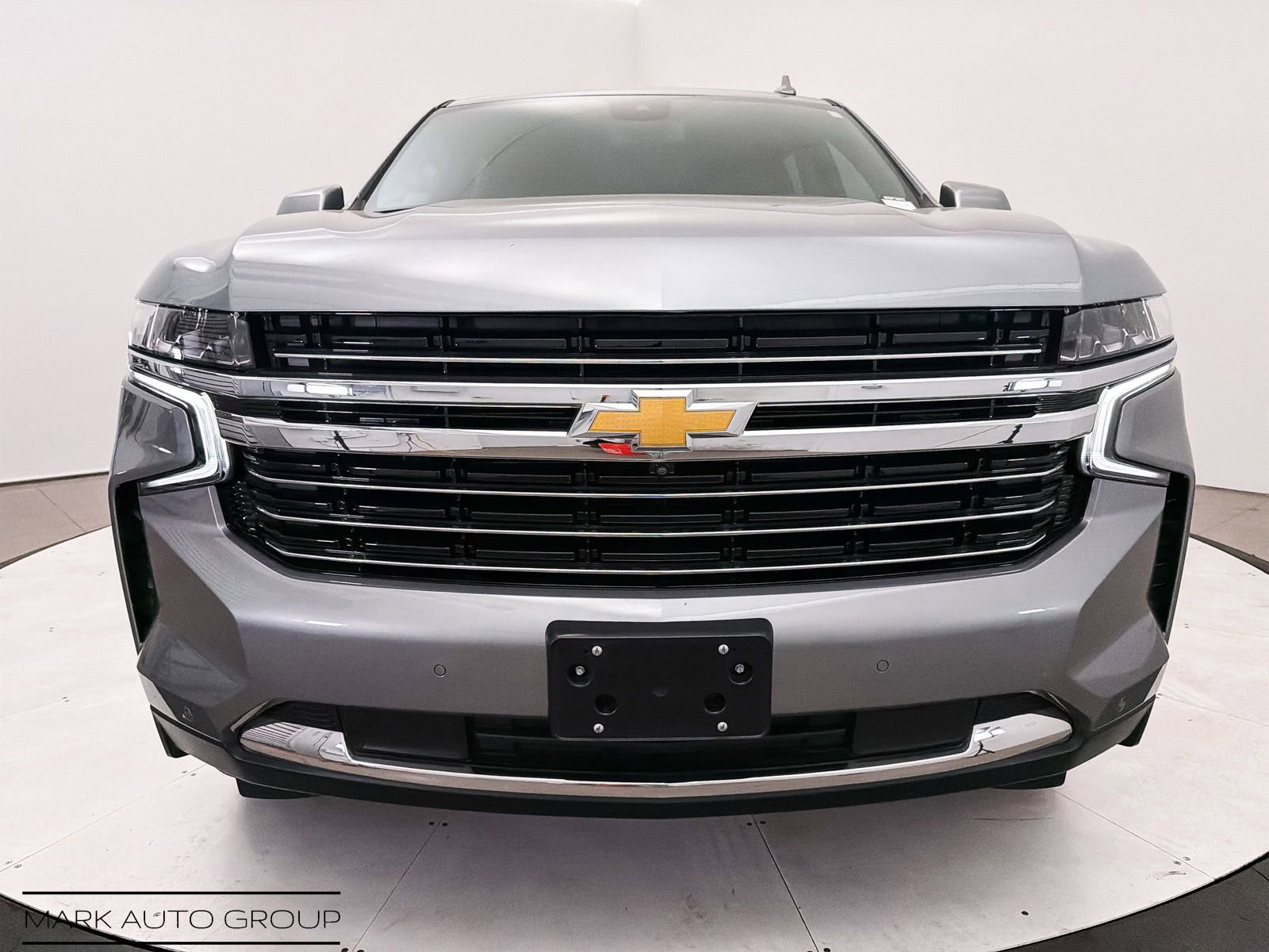 Used 2024 Chevrolet Suburban LT w/ Luxury Package RWD image 13