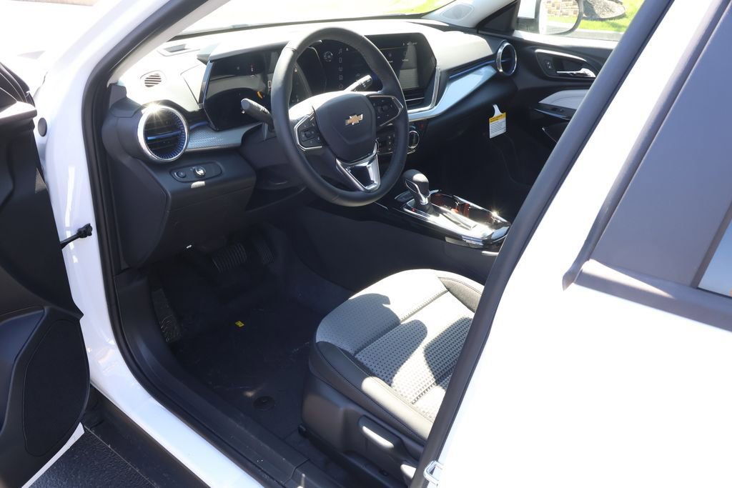 New 2026 Chevrolet Trax LT w/ Driver Confidence Package FWD image 13