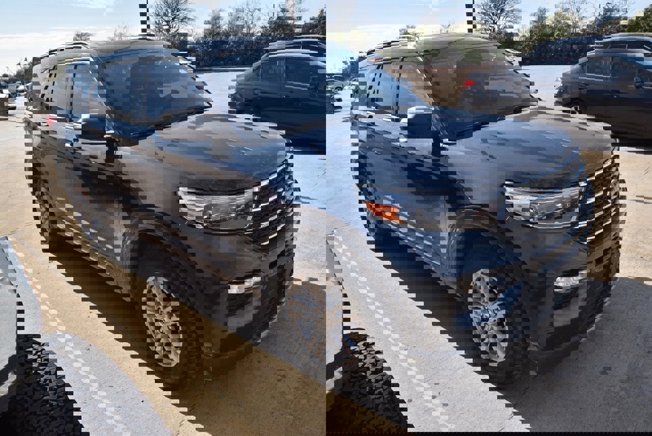 Certified 2022 Ford Explorer XLT w/ Equipment Group 202A image 5