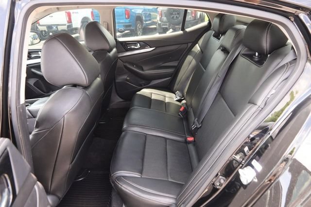 Used 2023 Nissan Maxima SV w/ Floor Mat Group FWD image 9