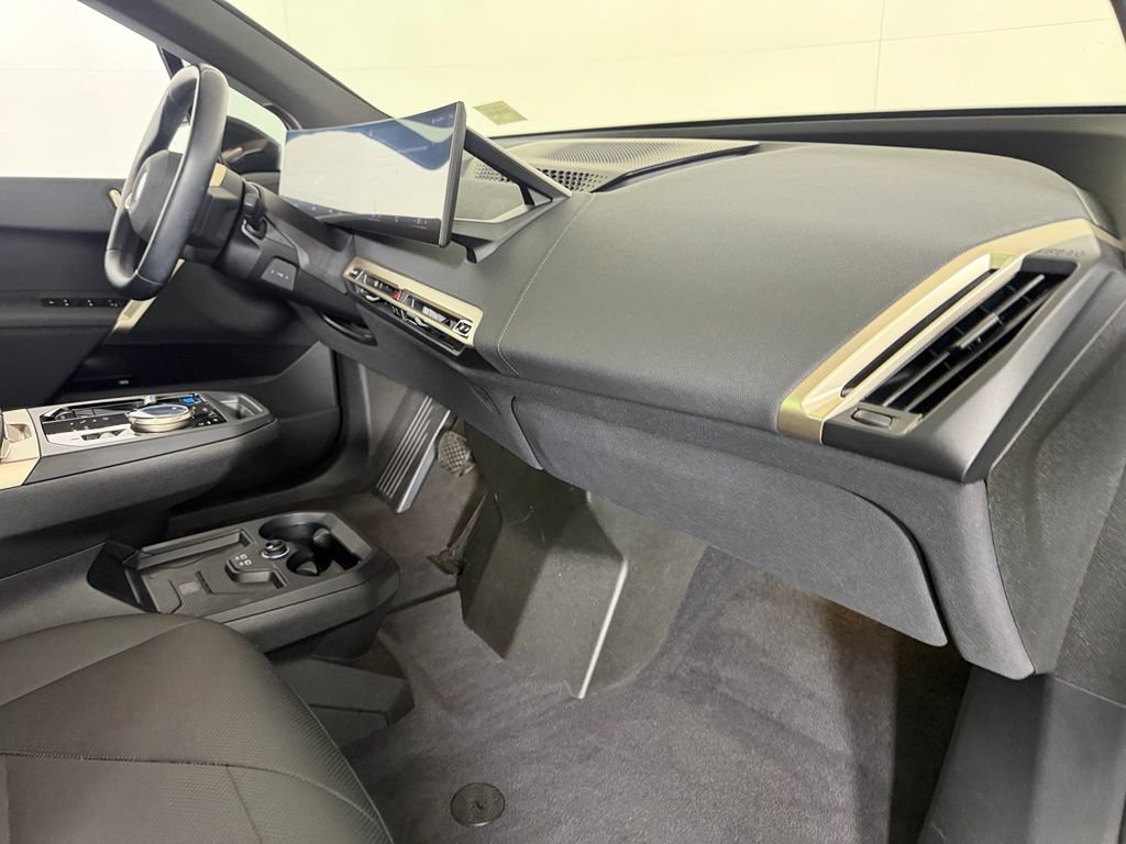 Used 2023 BMW iX xDrive50 w/ Sport Package AWD/4WD image 32