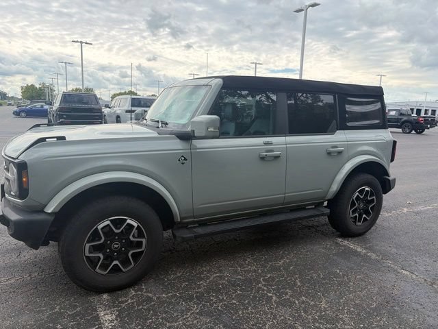 Used 2023 Ford Bronco Outer Banks AWD/4WD image 2