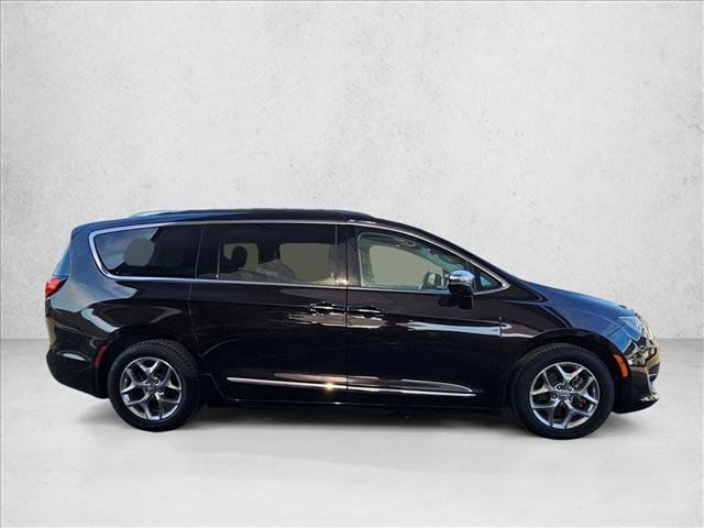 Used 2017 Chrysler Pacifica Limited image 4