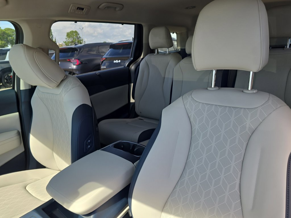 New 2026 Kia Carnival EX FWD image 23