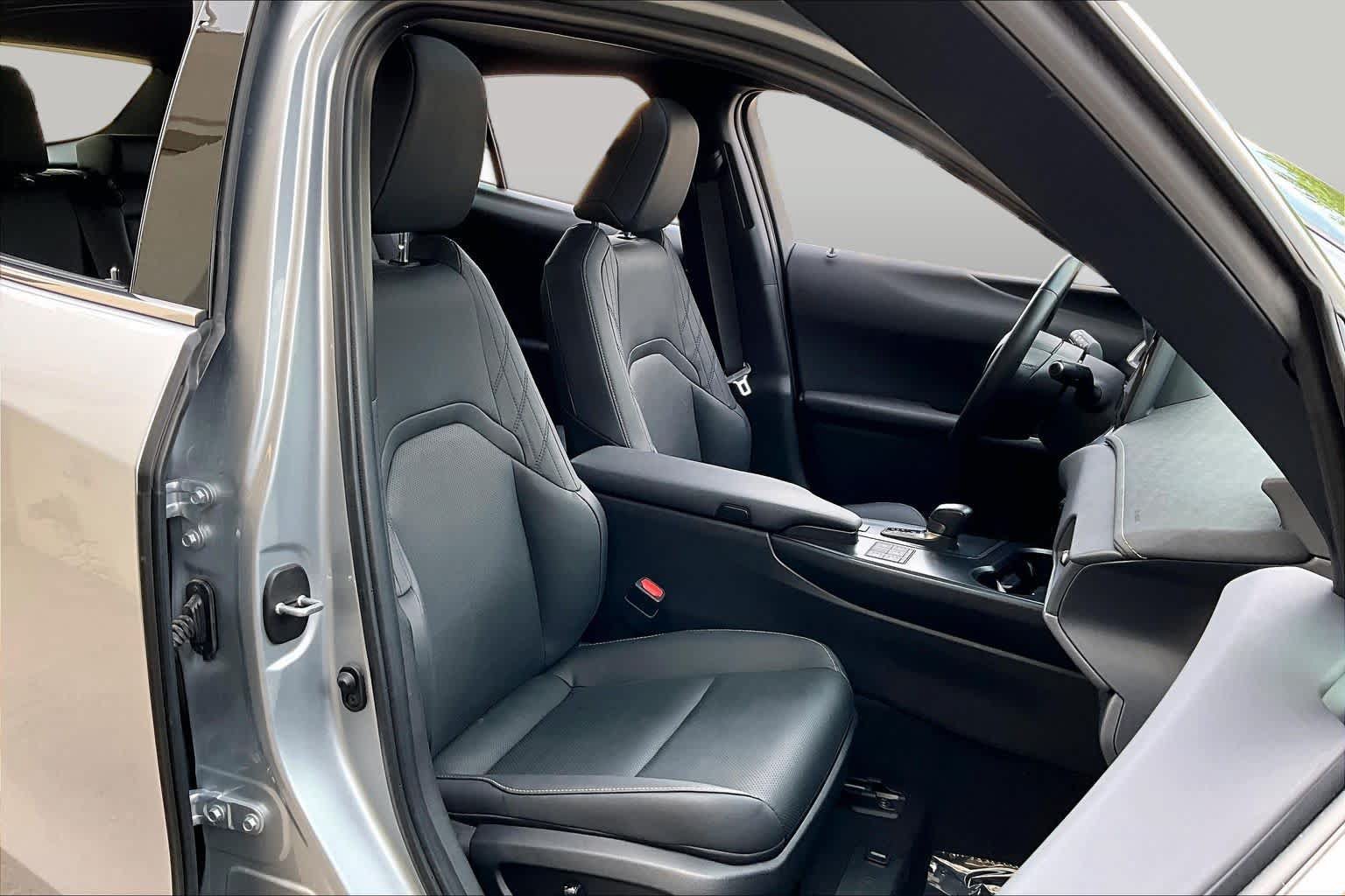 Used 2025 Lexus UX 300h AWD w/ Cold Area Package image 8