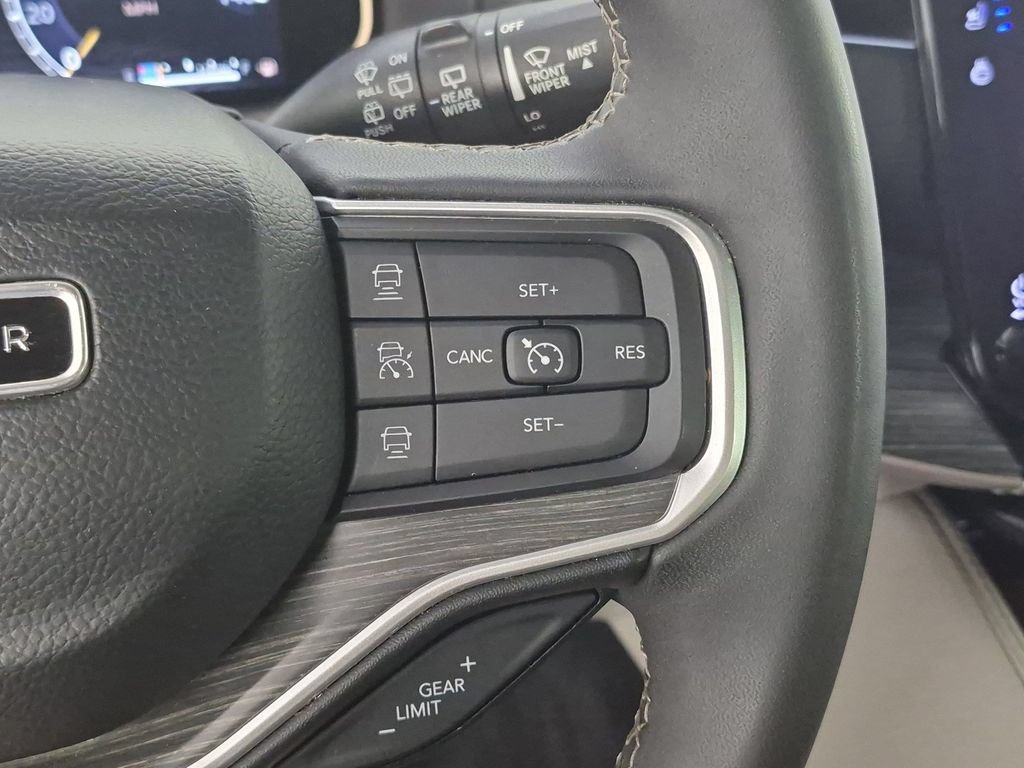 Certified 2024 Jeep Wagoneer Series II w/ Flexible Seating Group AWD/4WD image 20