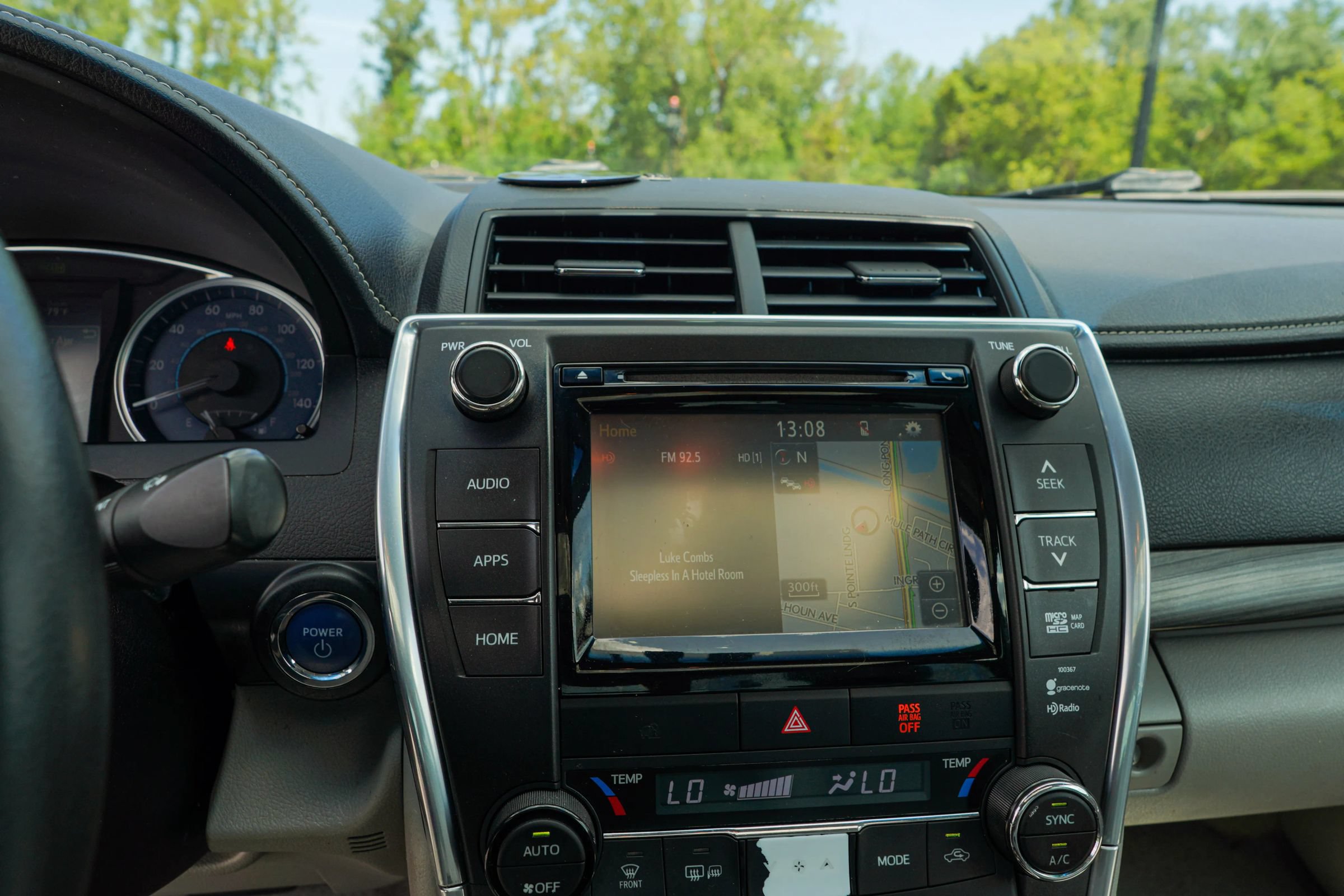 Used 2015 Toyota Camry XLE w/ Moonroof Package FWD image 13