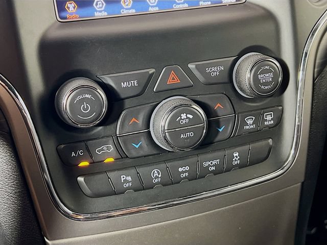 Used 2021 Jeep Grand Cherokee Laredo AWD/4WD image 19