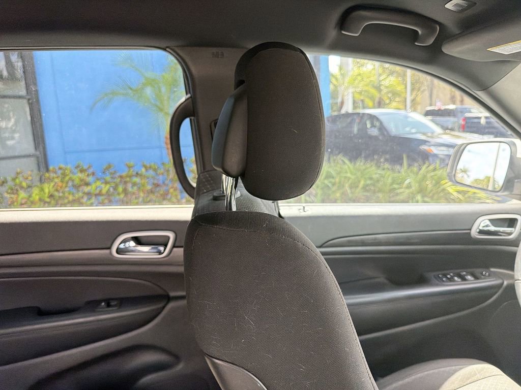 Used 2021 Jeep Grand Cherokee Laredo RWD image 16