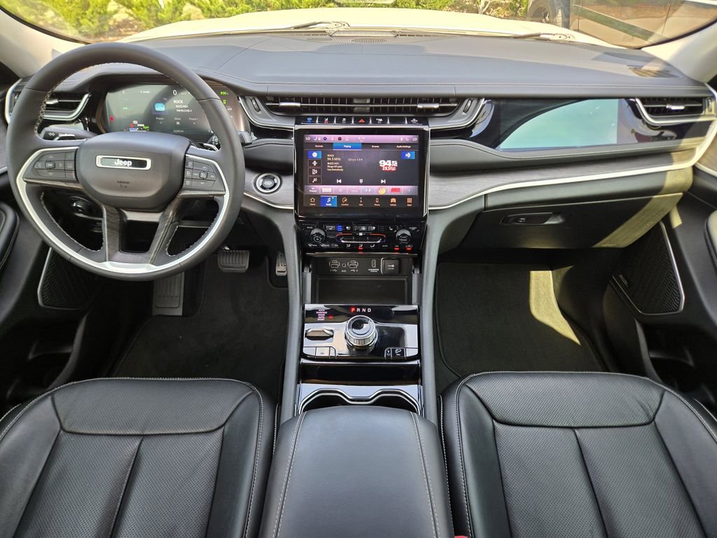 Used 2022 Jeep Grand Cherokee Limited 4xe w/ Luxury Tech Group II AWD/4WD image 16