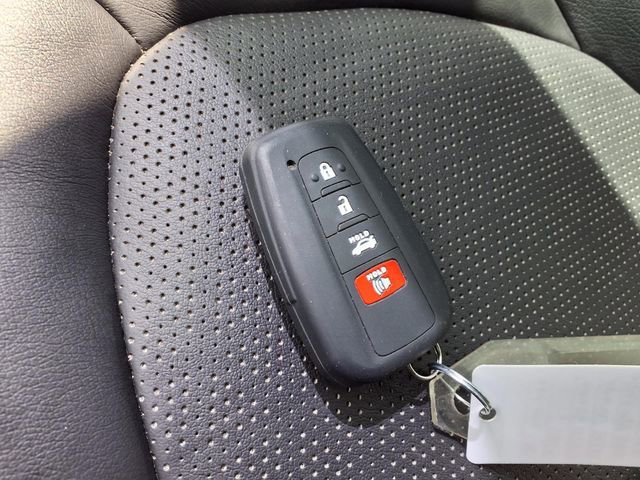 Used 2022 Toyota Camry XSE FWD image 18