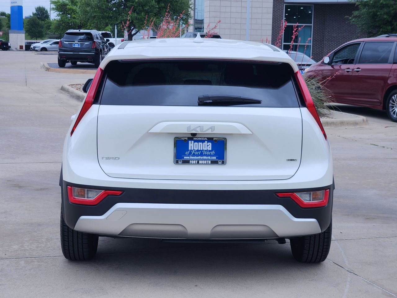 Used 2023 Kia Niro LX image 5