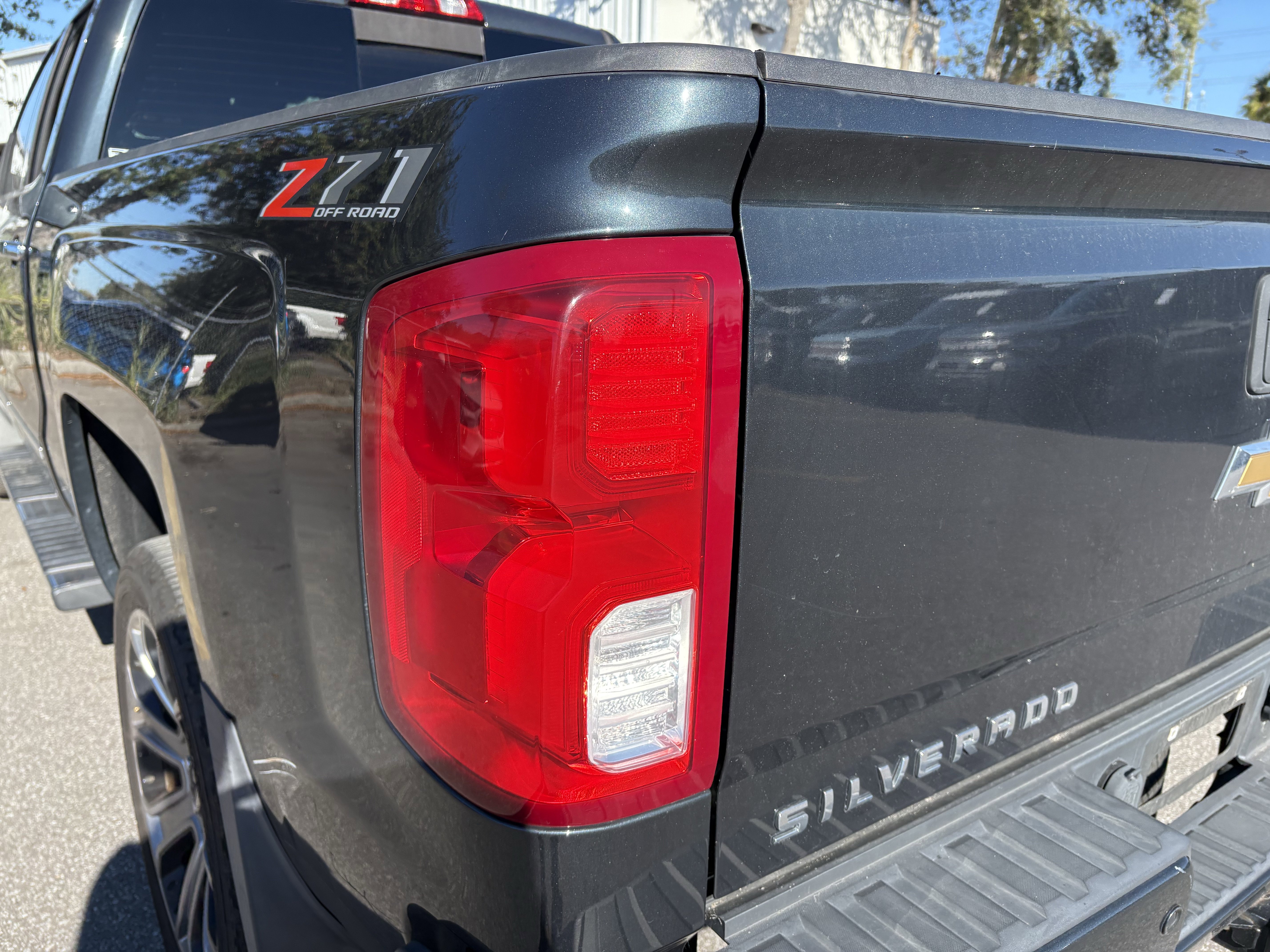 Used 2018 Chevrolet Silverado 1500 LTZ Z71 w/ LTZ Plus Package image 11