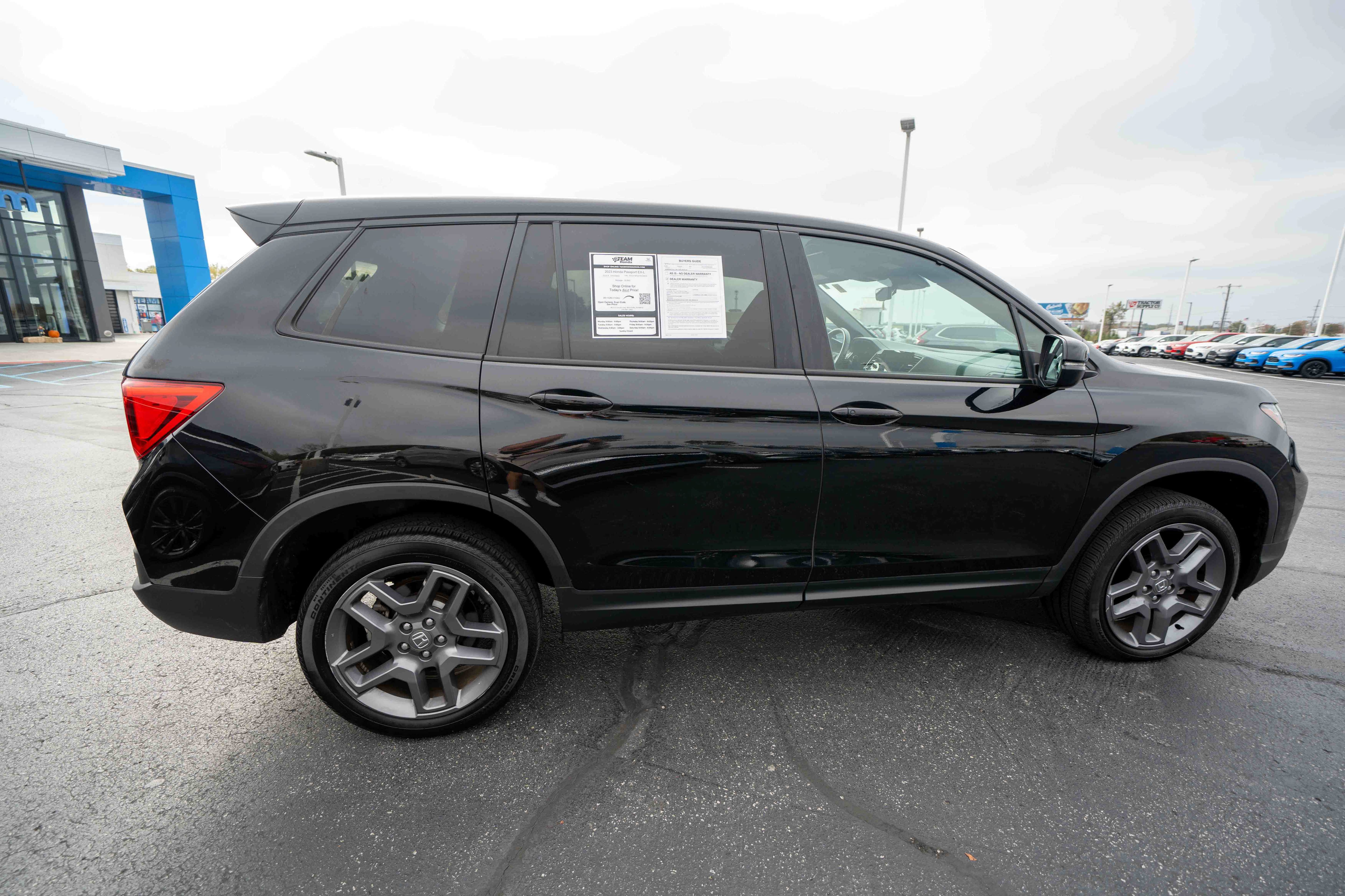 Used 2023 Honda Passport EX-L image 6