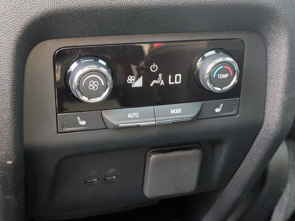 Used 2026 Chevrolet Traverse High Country w/ LPO, Floor Liner Package AWD/4WD image 32