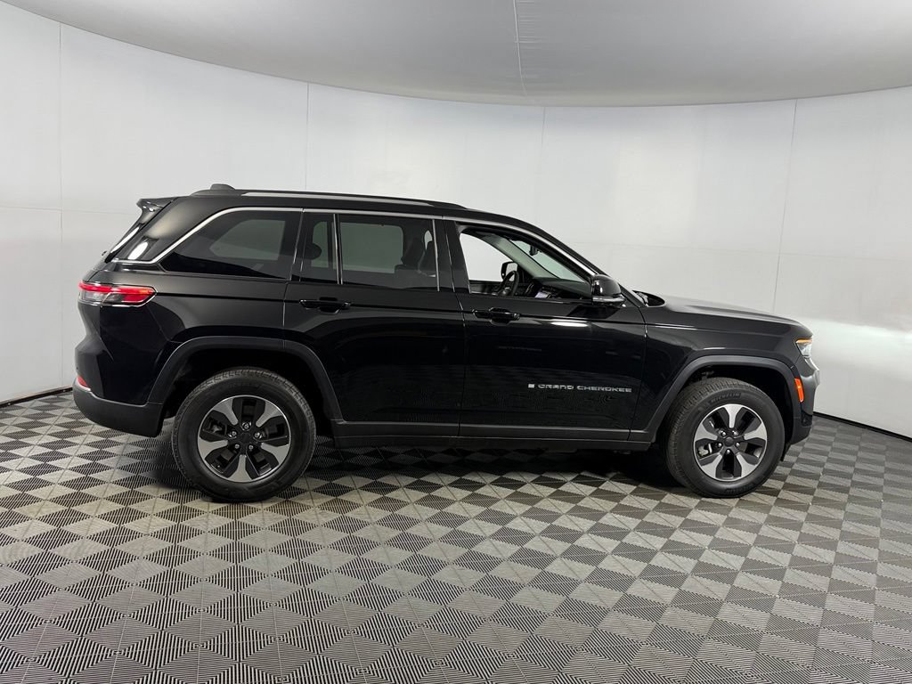 Certified 2023 Jeep Grand Cherokee 4WD 4xe w/ Luxury Tech Group II image 5