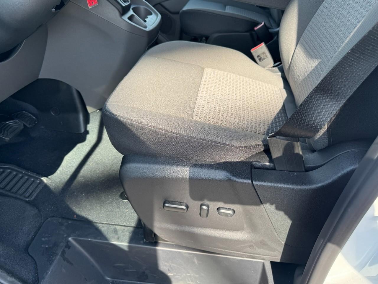 Used 2024 Ford Transit 350 XLT image 13