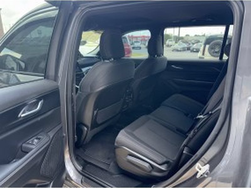 Used 2025 Jeep Grand Cherokee L Laredo AWD/4WD image 15
