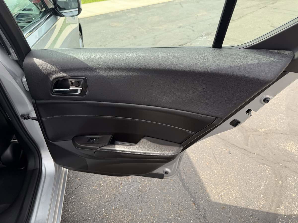 Used 2014 Acura ILX FWD image 17