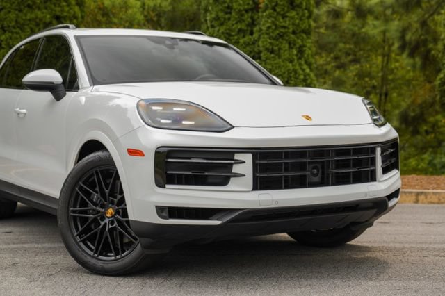 Used 2024 Porsche Cayenne AWD/4WD image 6