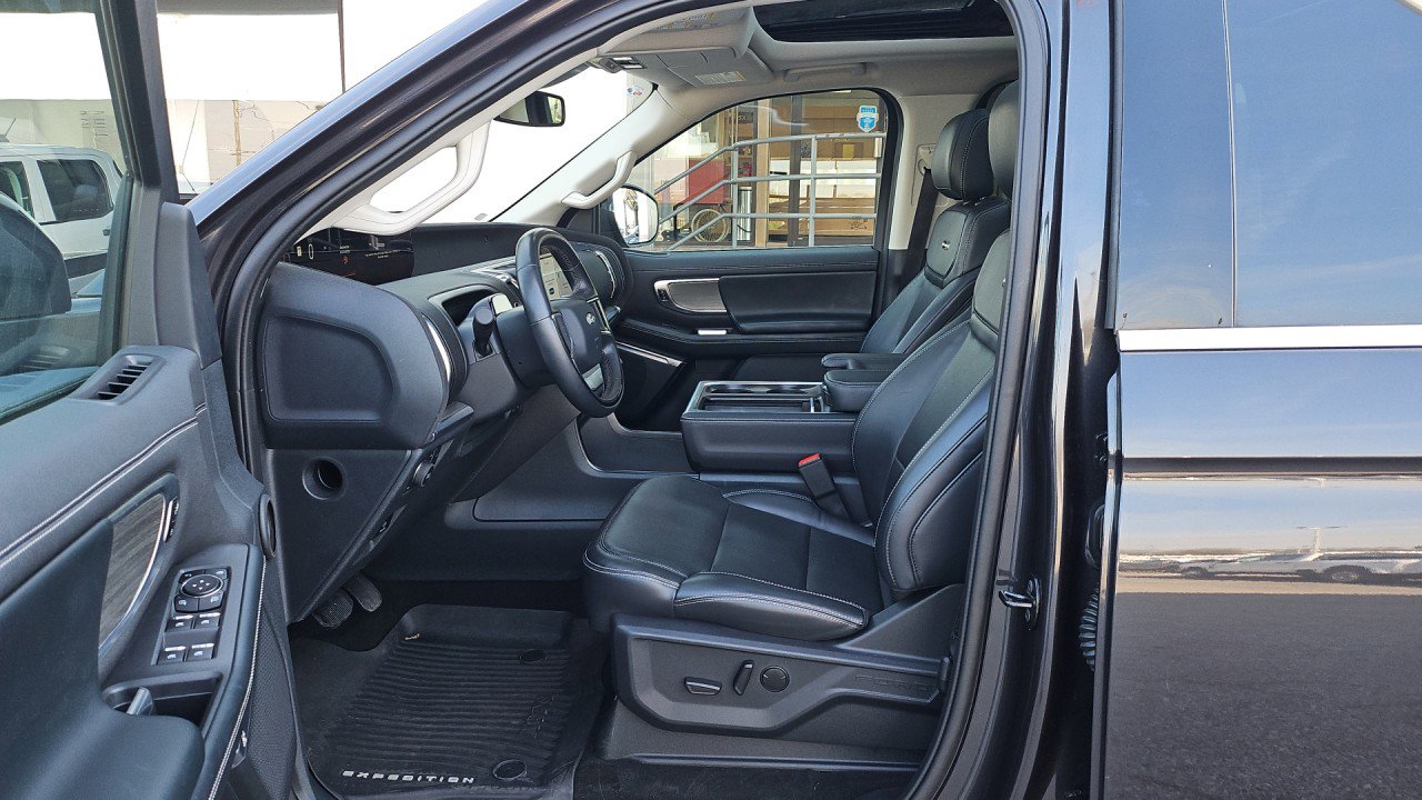 Used 2025 Ford Expedition Max Platinum AWD/4WD image 12