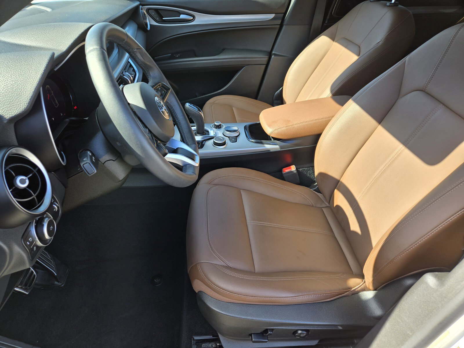 Used 2024 Alfa Romeo Stelvio Ti image 10