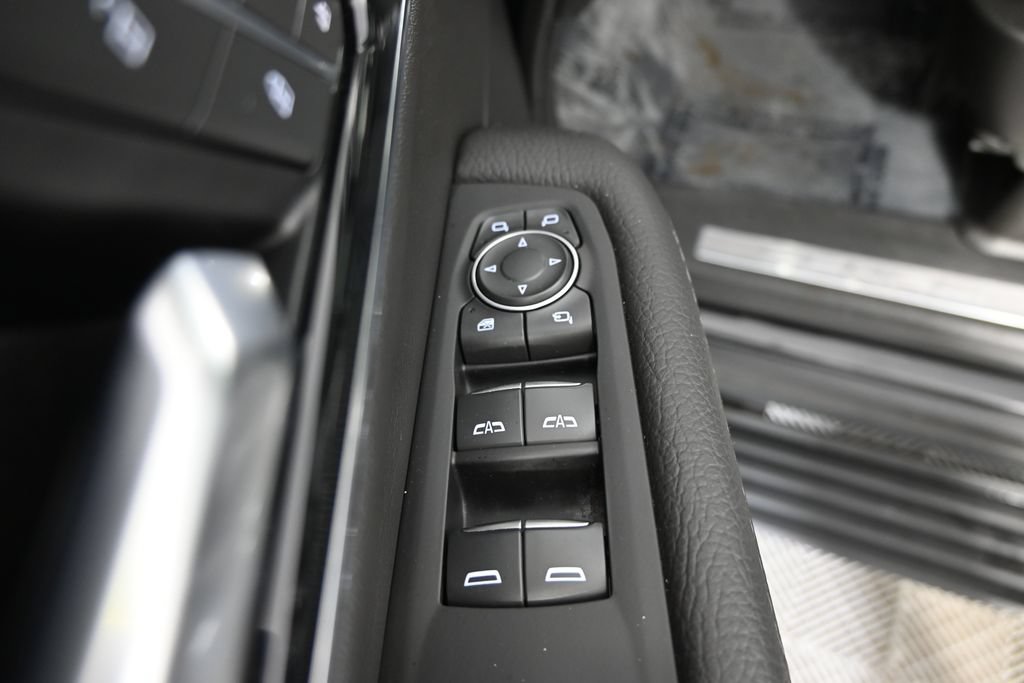 Used 2025 GMC Yukon Denali w/ Sun & Power Step Package AWD/4WD image 20