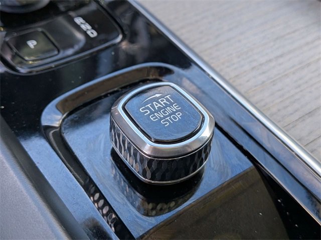 Used 2022 Volvo XC60 B5 Inscription image 22