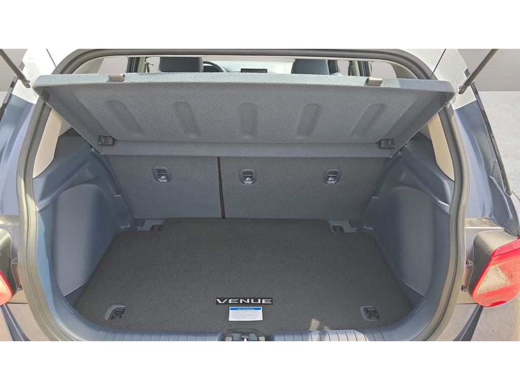 New 2026 Hyundai Venue SEL FWD image 9