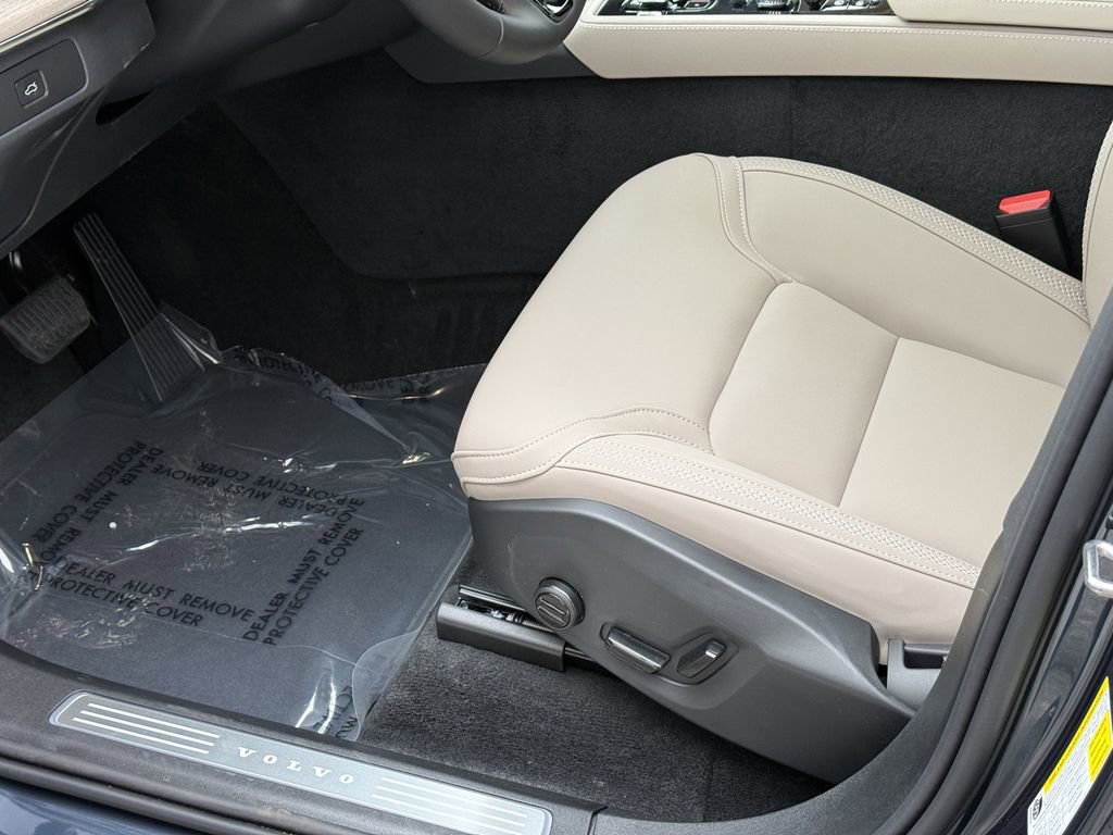 New 2026 Volvo XC90 B6 Plus w/ Protection Package Premier image 15