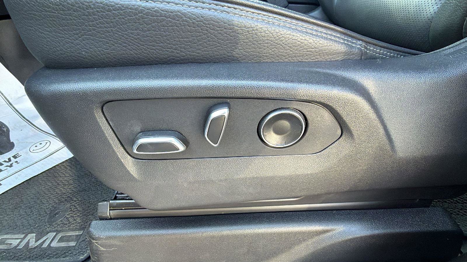 Used 2025 GMC Yukon XL Denali image 17