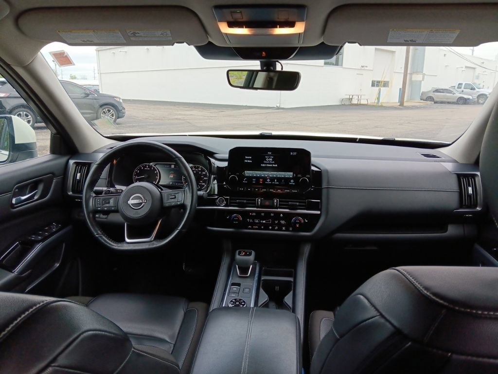 Used 2023 Nissan Pathfinder SL AWD/4WD image 37