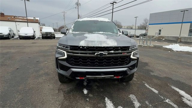 Used 2022 Chevrolet Tahoe Z71 w/ Luxury Package image 3