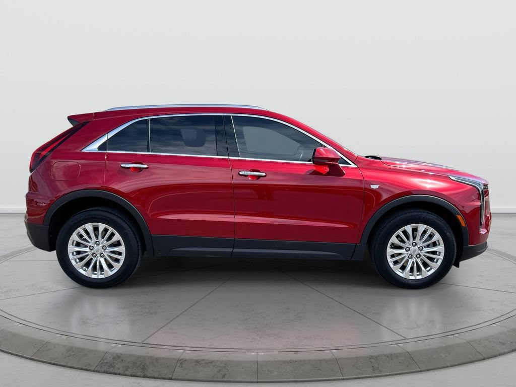 Used 2024 Cadillac XT4 Luxury w/ Cold Weather Package FWD image 9