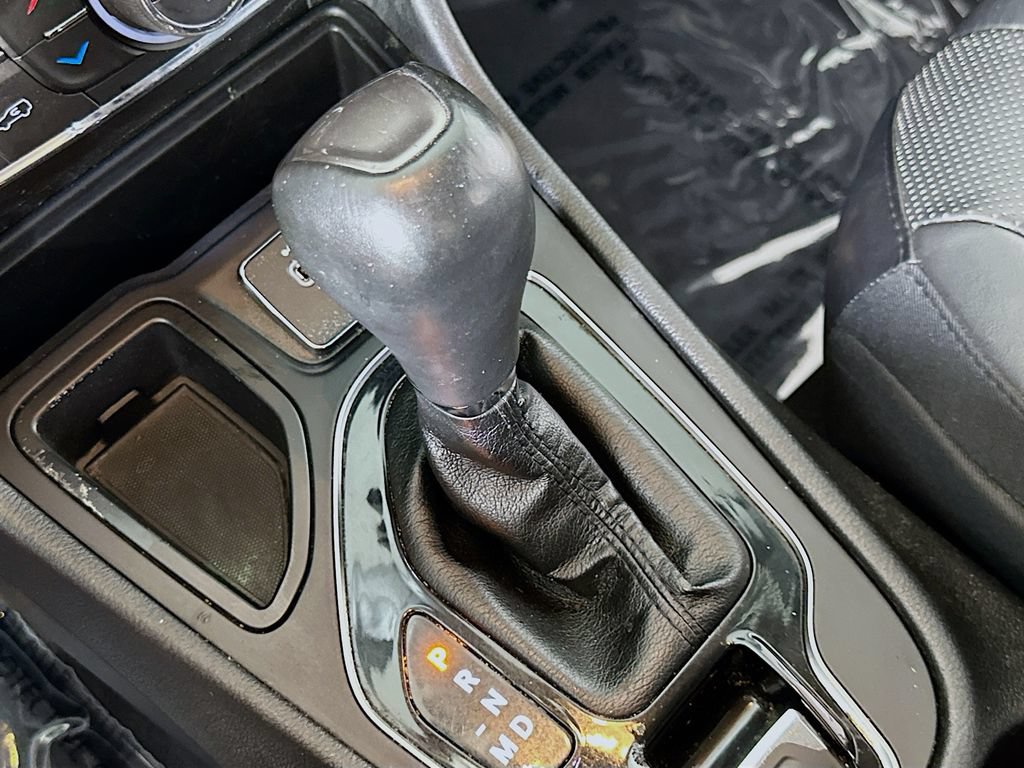 Used 2019 Jeep Cherokee Limited FWD image 30