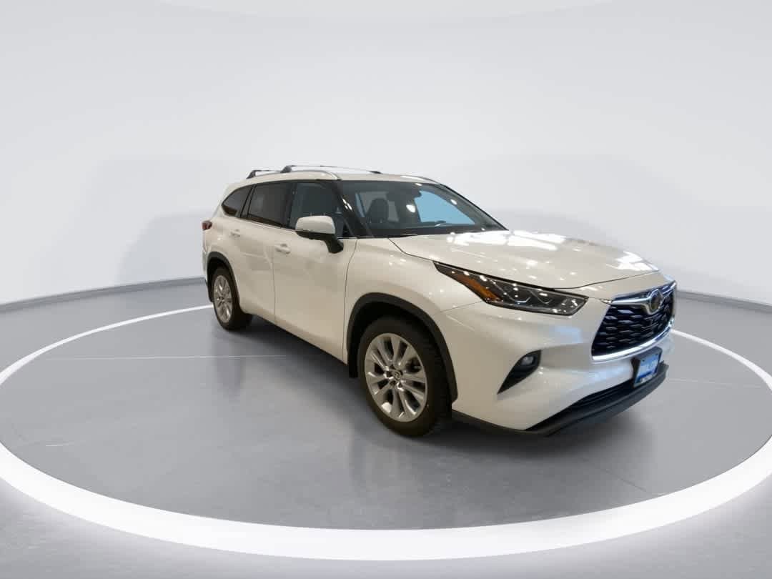 Used 2023 Toyota Highlander Limited AWD/4WD image 2